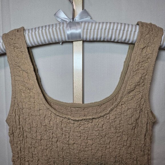 NWT Sadie & Sage Popcorn Midi Dress w/ Slit Taupe S - Picture 6 of 9